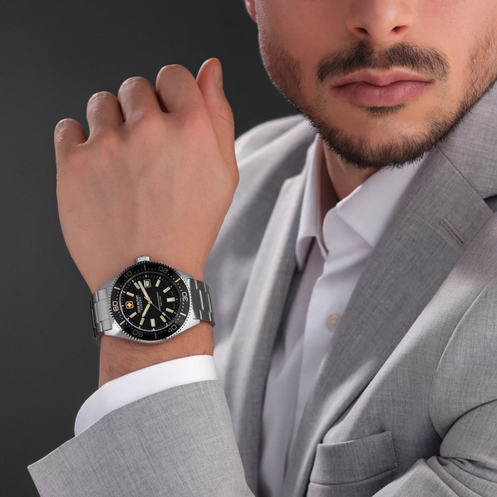 swiss-military-hanowa-nomad-smwgh0004905-zwitsers-horloge-zwarte-zilverkleurig-en-gold-plated-wijzers