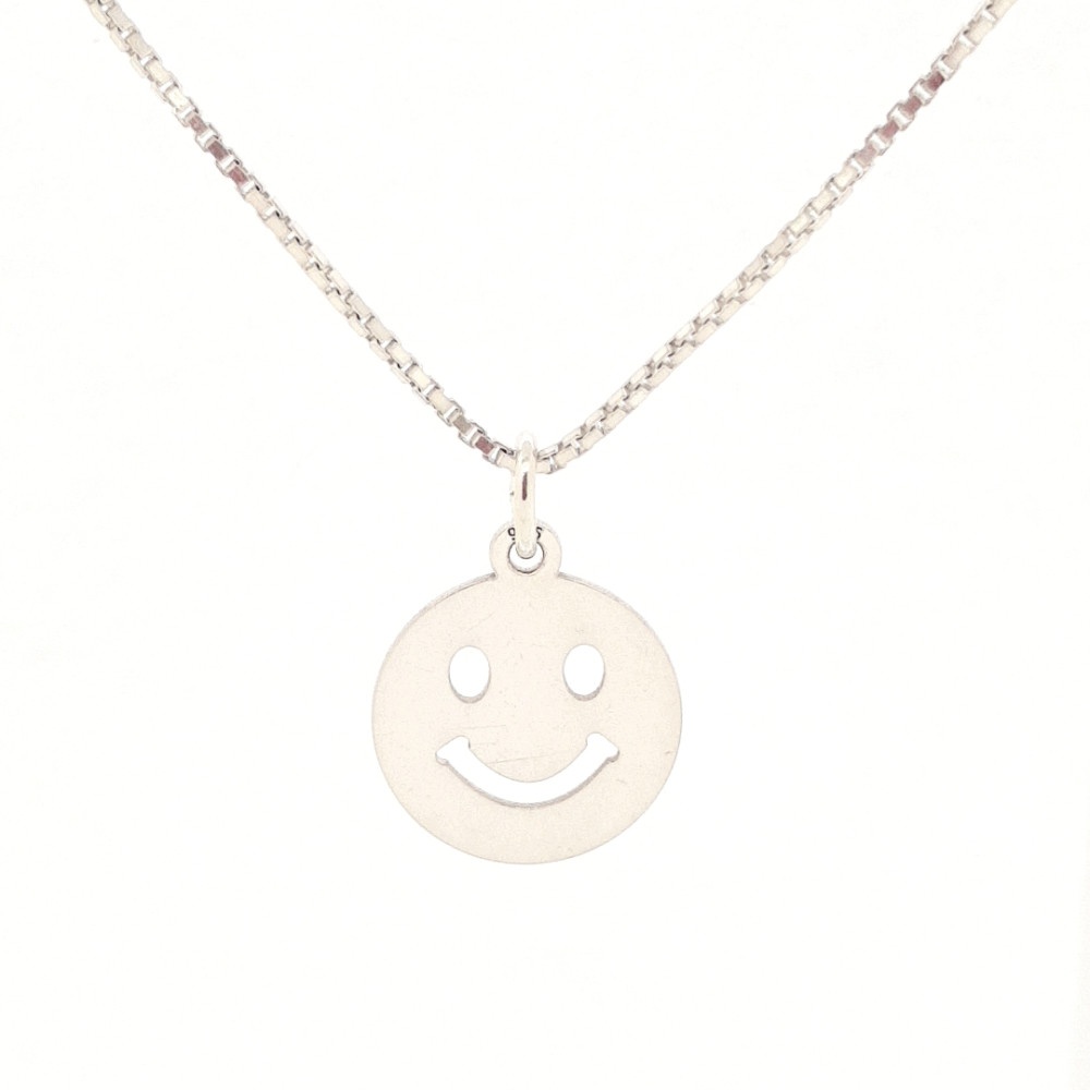 zilveren-smiley-hanger-met-lachend-gezichtje-15-mm-breed-hoogte-18-mm