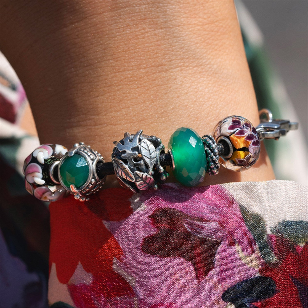 trollbeads-tglbe-20426-zwarte-glazen-bedel-met-roze-en-witte-paddenstoelen