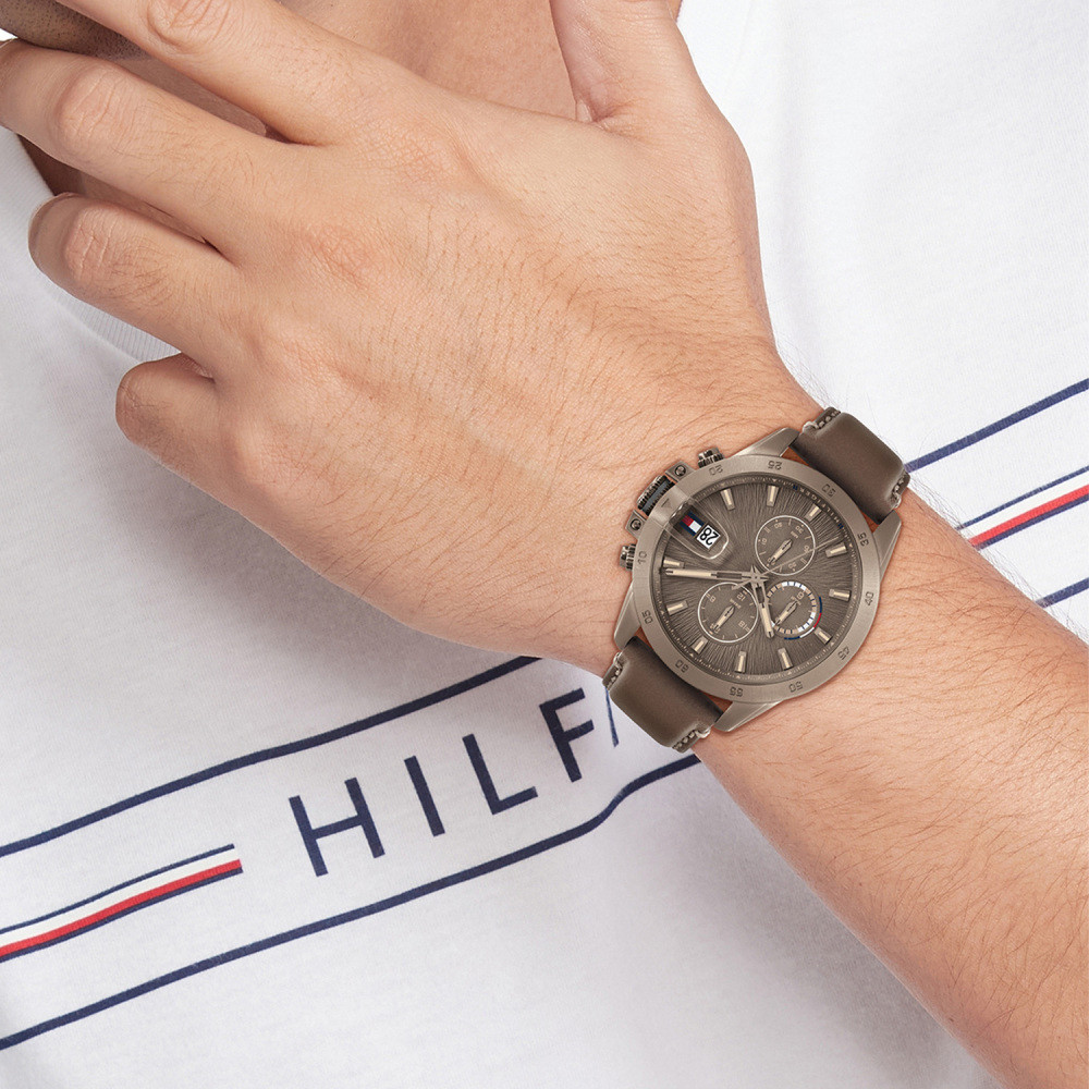 tommy-hilfiger-jameson-th1792196-bruin-horloge-voor-heren-van-leer-en-staal-o-43-mm