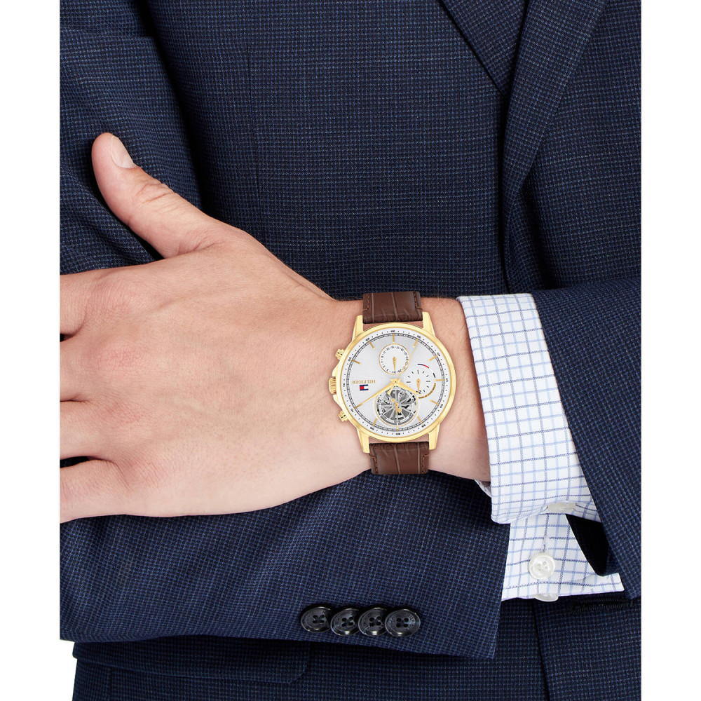 tommy-hilfiger-stewart-th1710631-stijlvol-chronograaf-herenhorloge-met-leren-band-en-zilverkleurige-wijzerplaat-diameter-44-mm