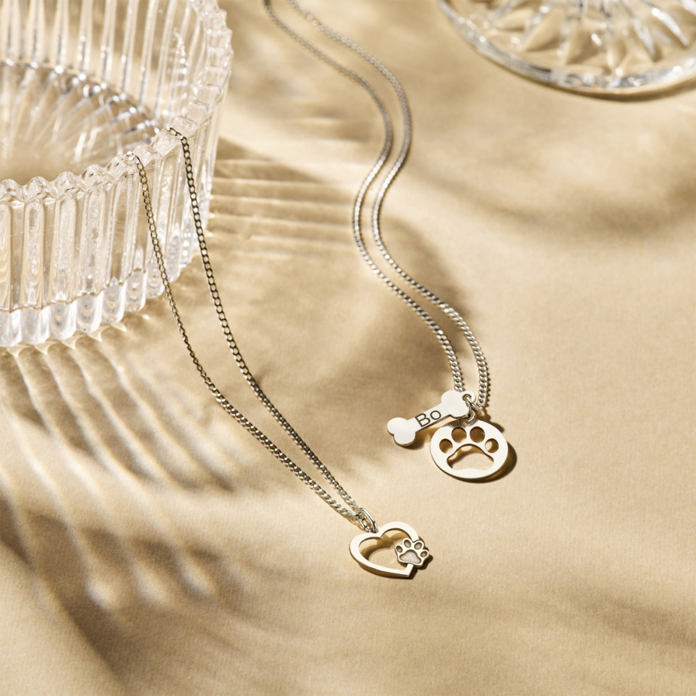 zilveren-hanger-met-bot-en-pootafdruk-hoogte-17-mm-graveerbaar