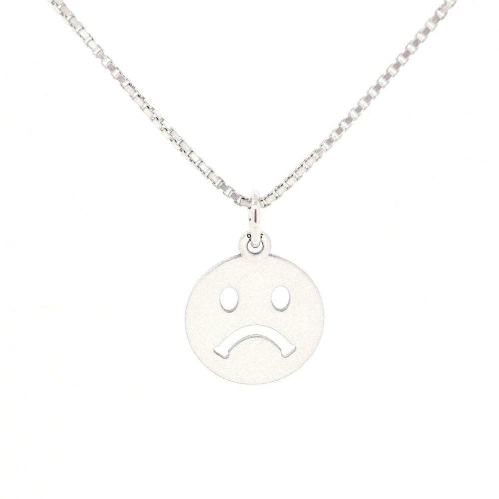 zilveren-smiley-hanger-met-verdrietig-gezichtje-15-mm-breed-hoogte-18-mm