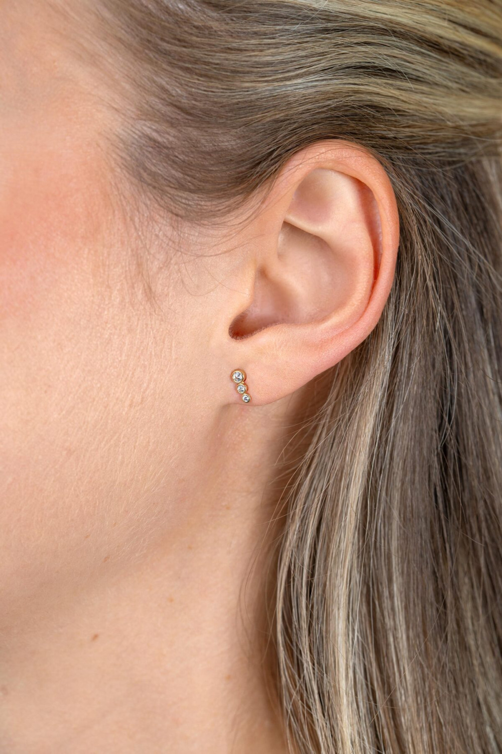 zinzi-liekes-favorieten-zgo556-oorbellen-gouden-zirkonia-cirkel-2-9-mm-breed-x-7-mm-hoog