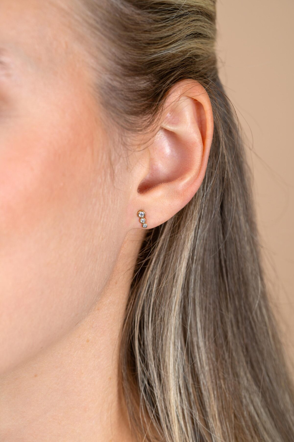zinzi-liekes-favorieten-zgo556-oorbellen-gouden-zirkonia-cirkel-2-9-mm-breed-x-7-mm-hoog