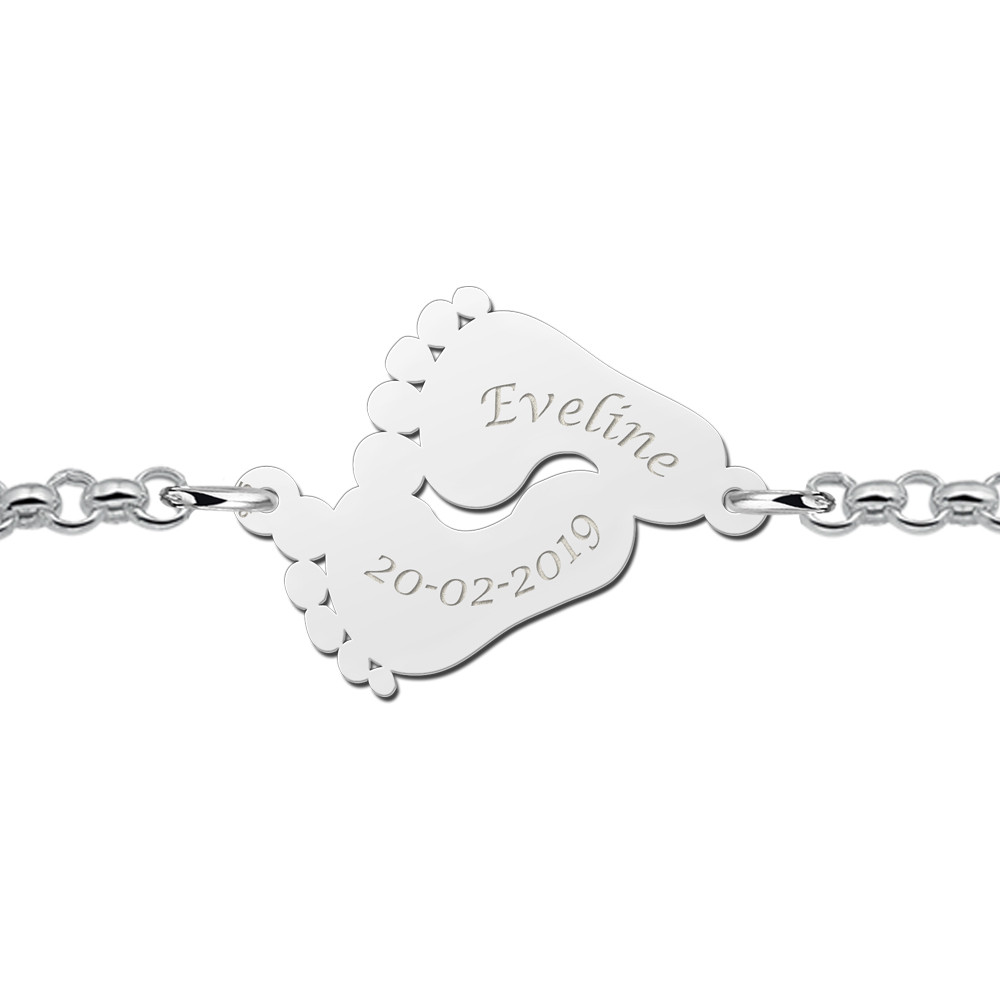 names4ever-mj016887-zna37-zilveren-schakelarmband-met-gegraveerde-voetjeshanger
