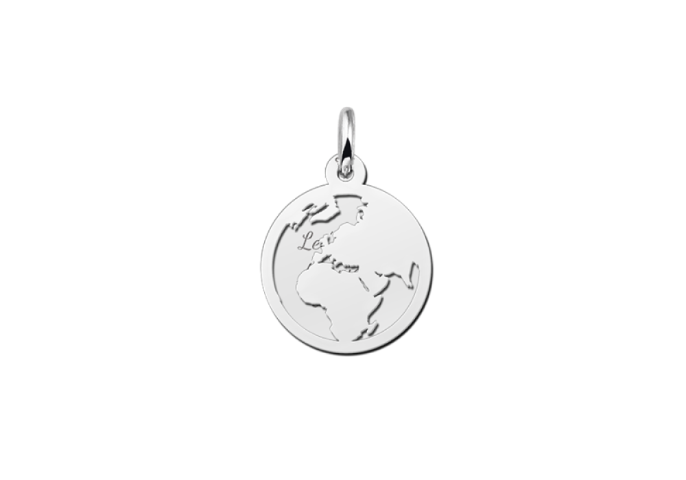 names4ever-ronde-hangers-van-zilver-met-tekst-en-wereldkaart-diameter-15-mm