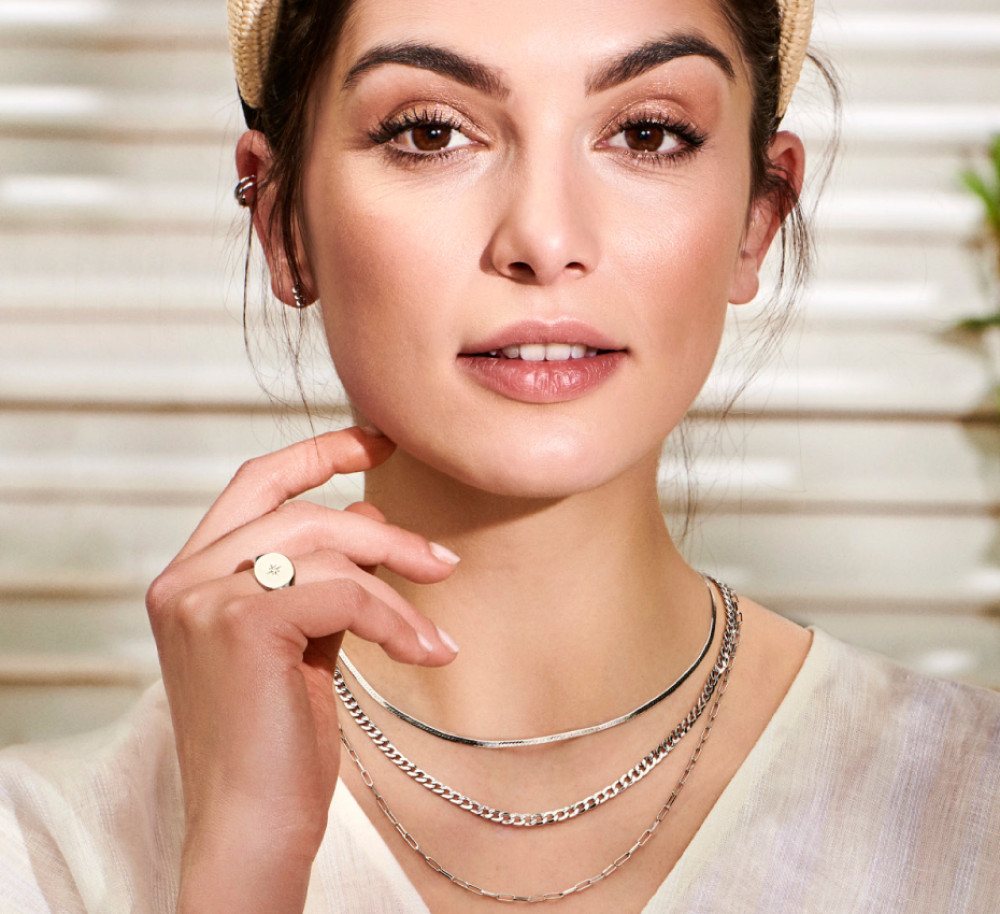 twee-ringetjes-zilveren-earcuff-gerhodineerd