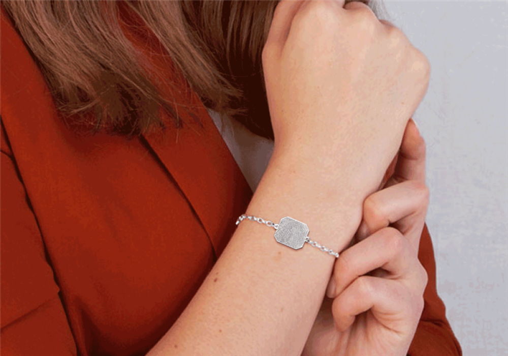 zilveren-schakelarmband-met-rechthoekige-vingerafdrukhanger-16-5-mm-x-15-mm-lengte-17-20-cm