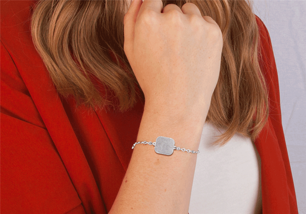 zilveren-schakelarmband-met-rechthoekige-vingerafdrukhanger-ronde-hoeken-lengte-17-20-cm
