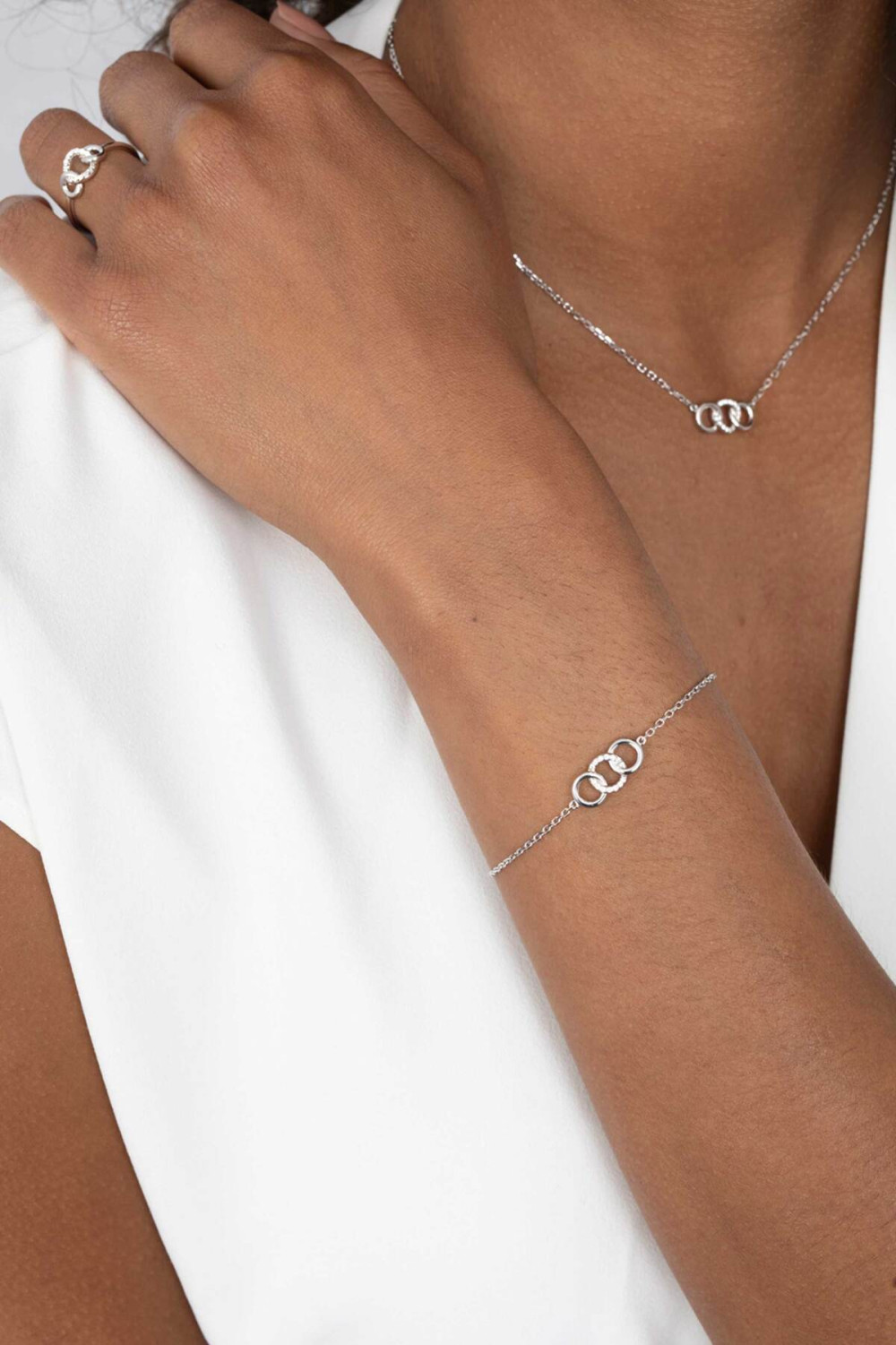 zinzi-zia2045-armband-zilver-3-verbonden-rondjes-glanzend-zirkonia-8-mm-breedte-lengte-17-20-cm