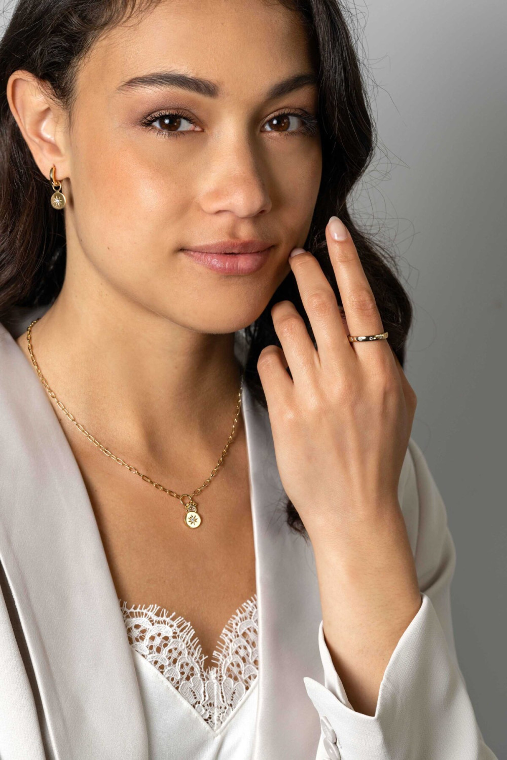 zinzi-zic1994g-ketting-gold-plated-ronde-ster-hanger-9-4-mm-lengte-40-45-cm