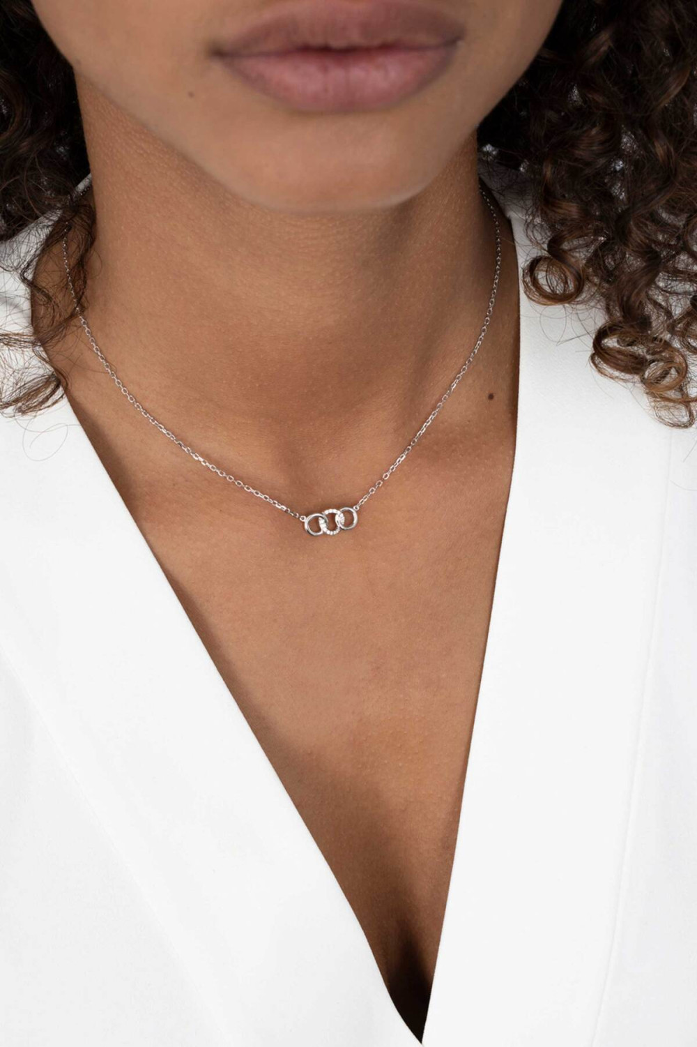 zinzi-zic2045-zilveren-ketting-met-hanger-drie-rondjes-8-mm-diameter-lengte-42-45-cm