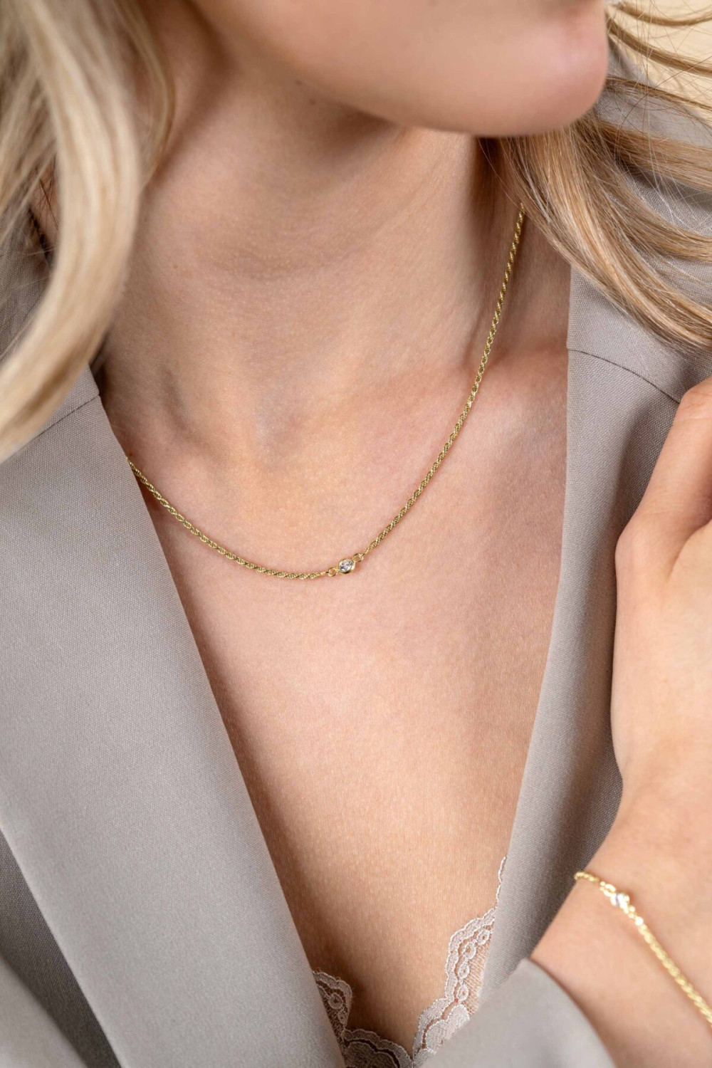 zinzi-zic2461y-ketting-met-ronde-zirkonia-hanger-5-3-mm-gold-plated-lengte-40-45-cm