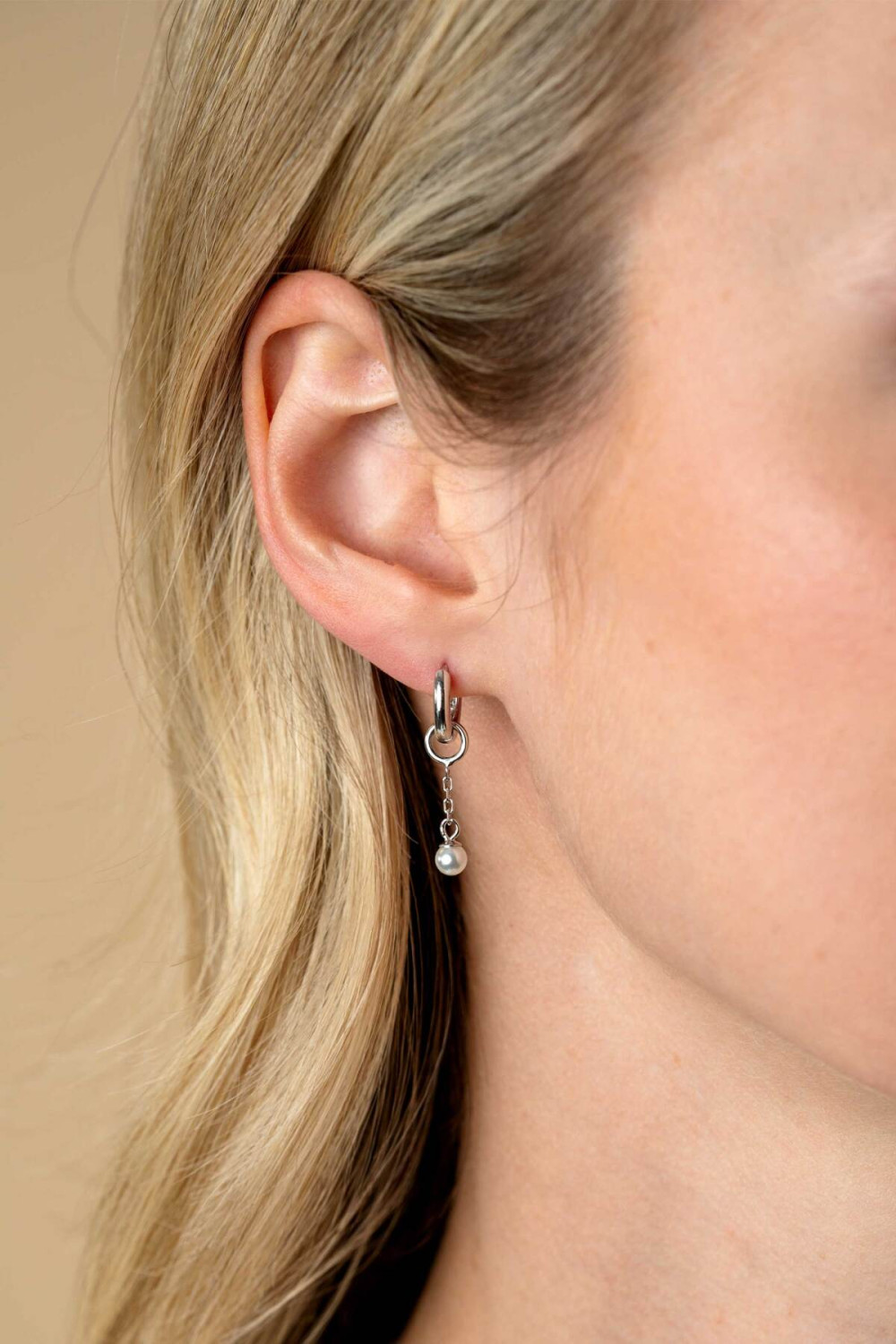 zinzi-zich2623-oorbedels-zilver-glanzend-parel-wit-4-mm-breed-x-18-mm-diameter-geen-oorringen