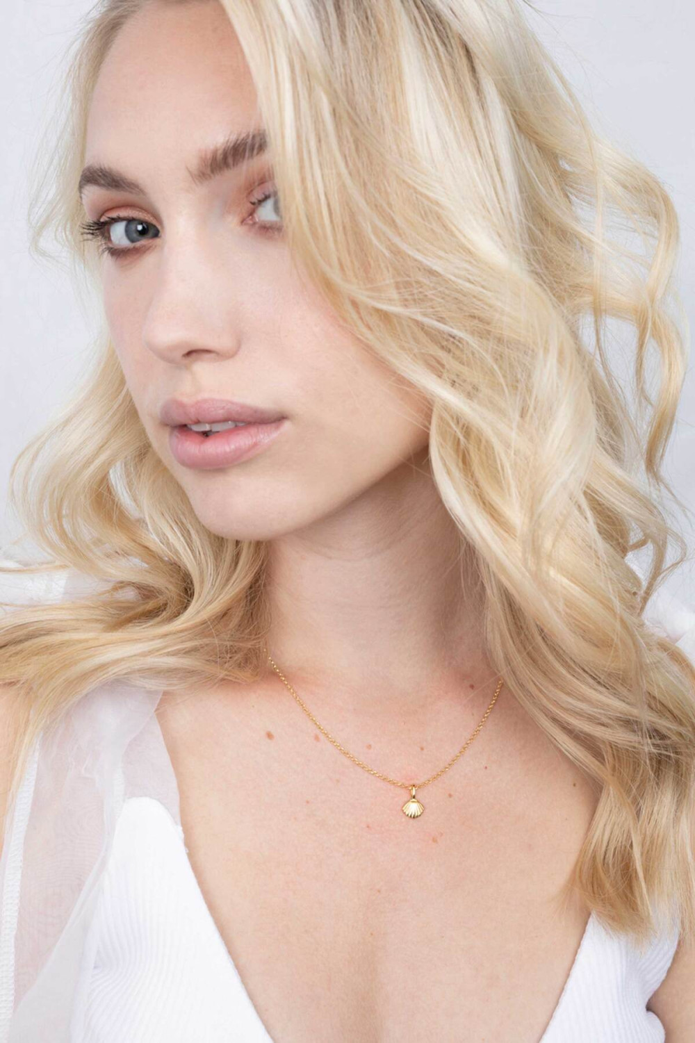 zinzi-zih2062g-schelp-hanger-gold-plated-glanzend-8-9-mm-breed-x-13-5-mm-hoog