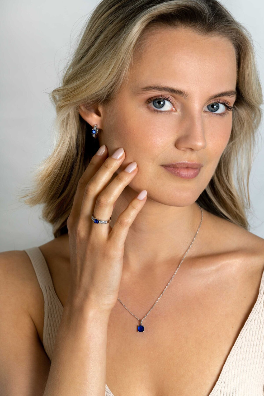 zinzi-zih2073b-hanger-met-steen-925-zilver-blauwe-zirkonia-kussen-geslepen-7-mm-breed-x-13-5-mm-hoog