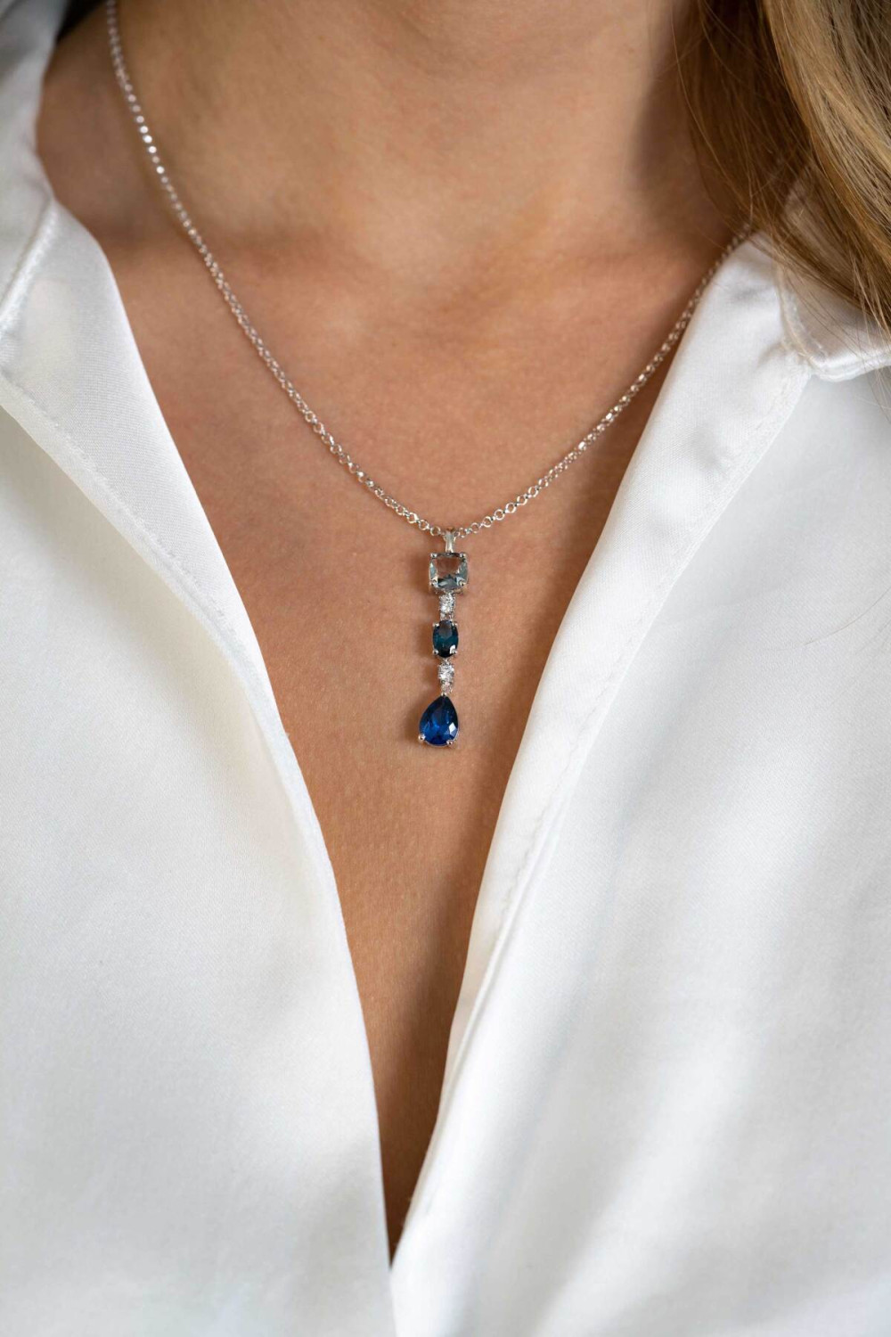 zinzi-zih2397-hanger-met-steen-925-zilver-blauw-zirkonia-6-mm-breed-x-35-mm-hoog