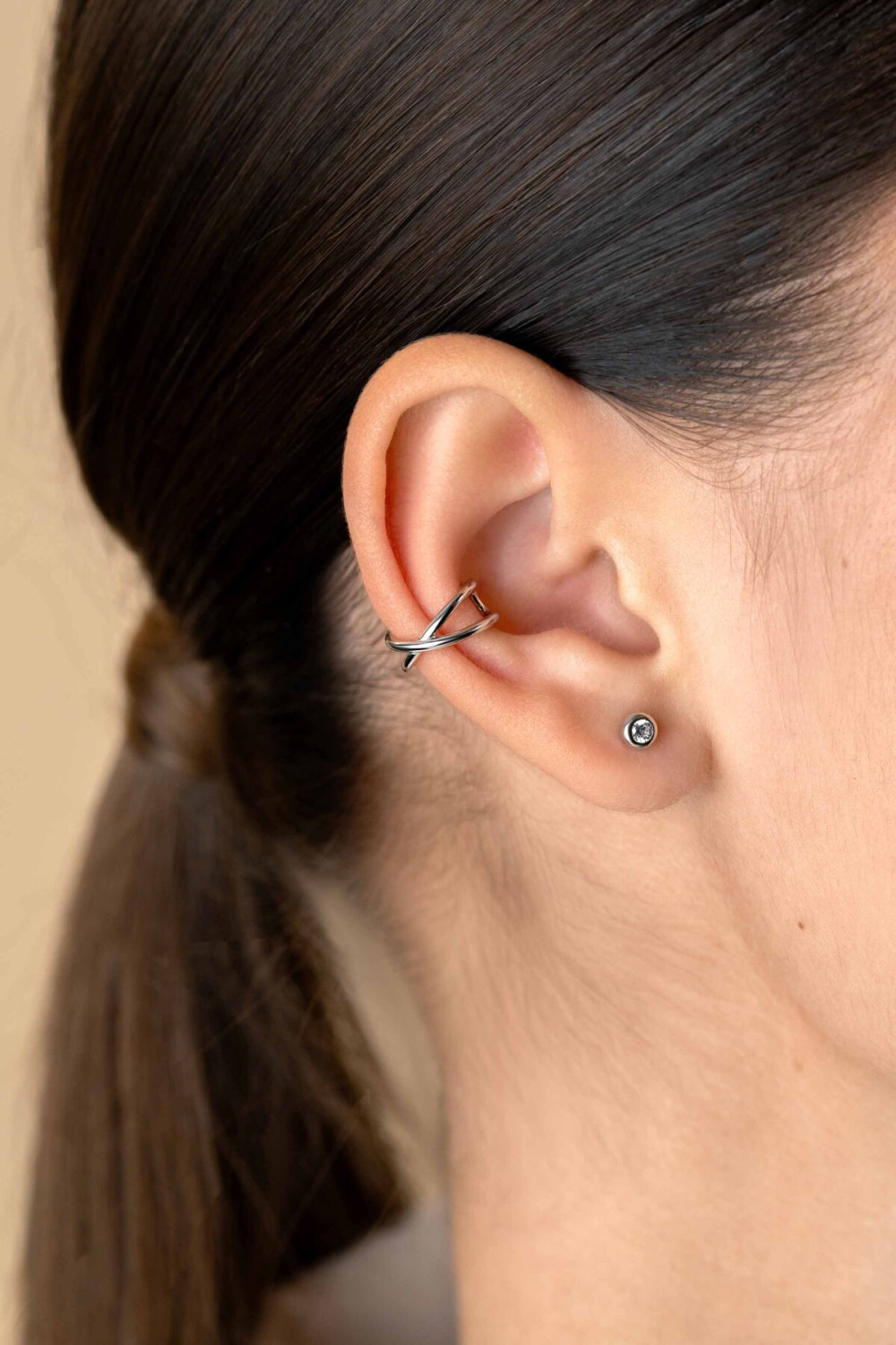 zinzi-zio-cuff5-earcuffs-zilver-kruisstructuur-ronde-steen-5-5-mm-breed-x-12-5-mm-diameter
