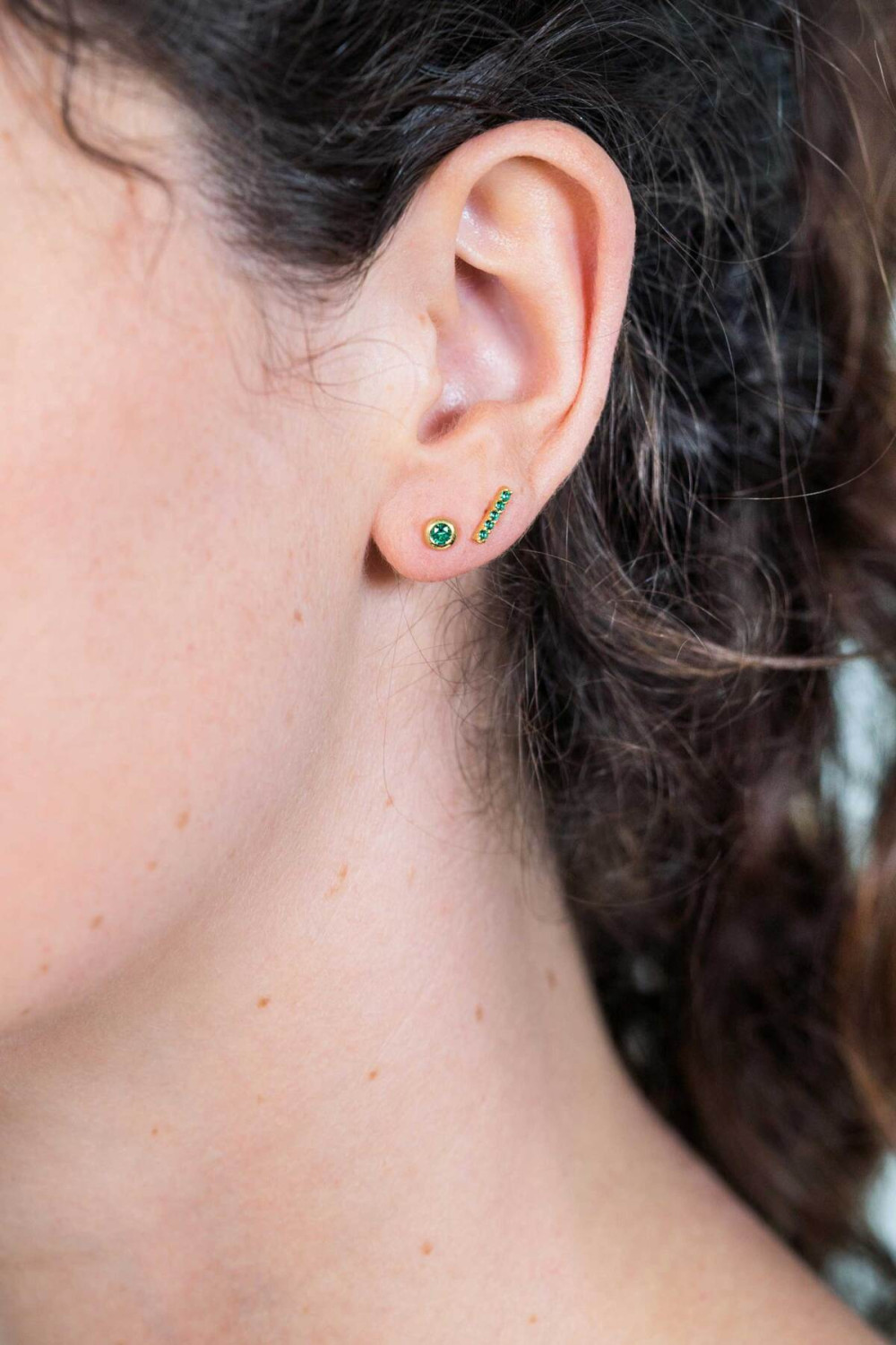 zinzi-zio1689gg-oorbellen-gold-plated-groene-stenen-1-5-mm-breed-x-8-mm-hoogte