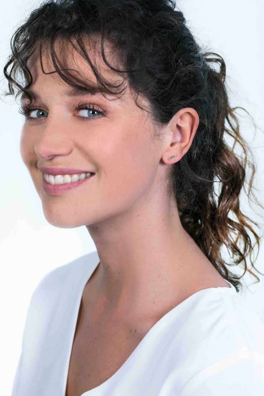 zinzi-zio1689gg-oorbellen-gold-plated-groene-stenen-1-5-mm-breed-x-8-mm-hoogte