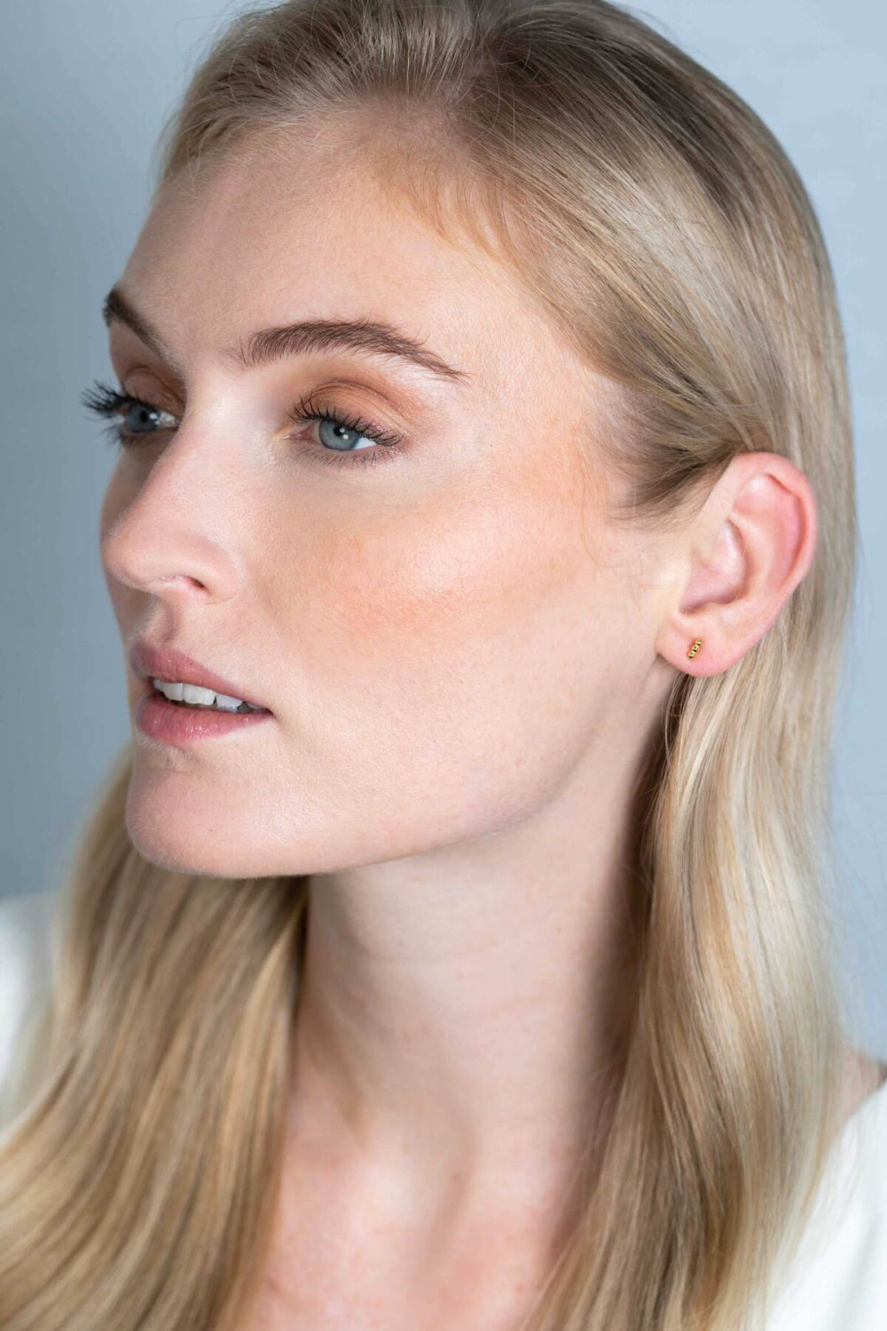 zinzi-zio2230g-oorknopjes-goudkleurig-glanzend-rond-design-2-mm-breed-x-6-mm-hoogte