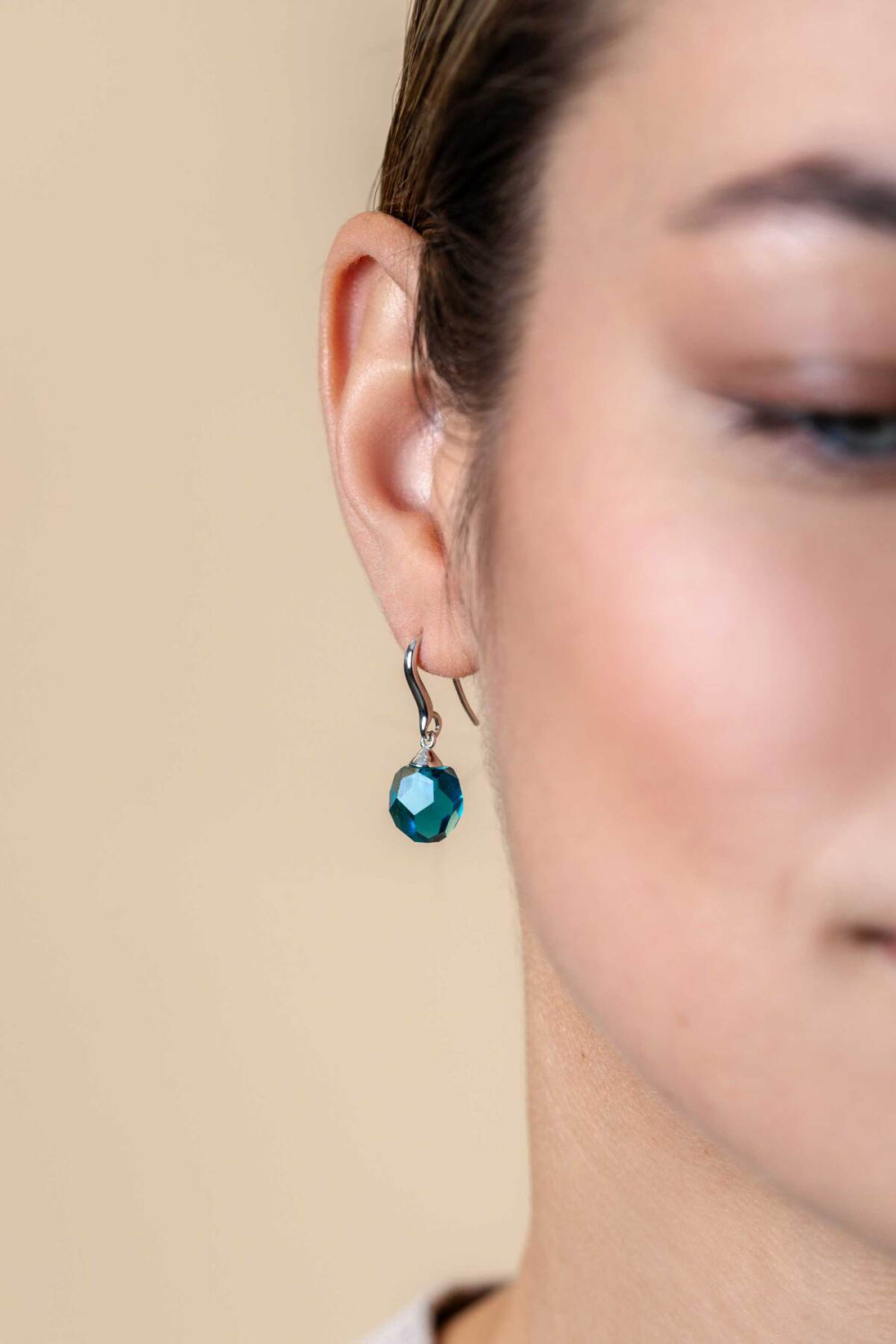 zinzi-zio266b-oorhangers-zilveren-blauw-zirkonia-bolletje-10-mm-breed-x-27-mm-hoog
