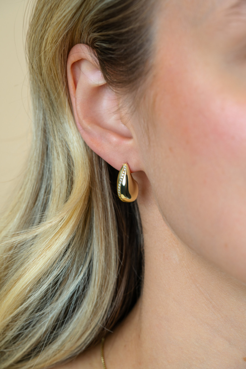 zinzi-zio2707y-oorstekers-druppelvorm-gold-plated-zirkonia-8-8-mm-breed-x-17-mm-hoogte