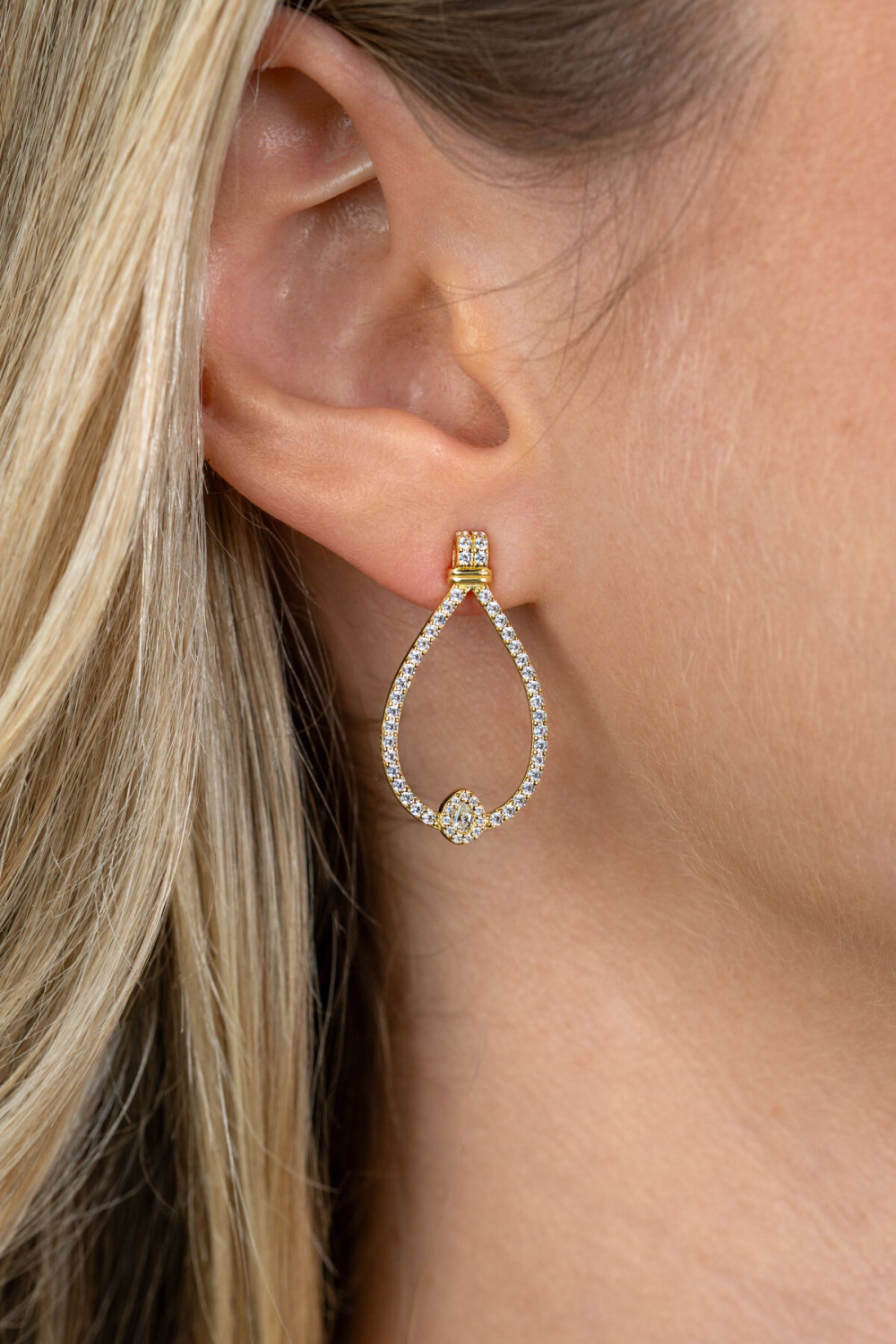 zinzi-zio2815-druppel-oorstekers-verguld-zirkonia-goudkleurig-15-mm-breed-x-29-mm-hoog