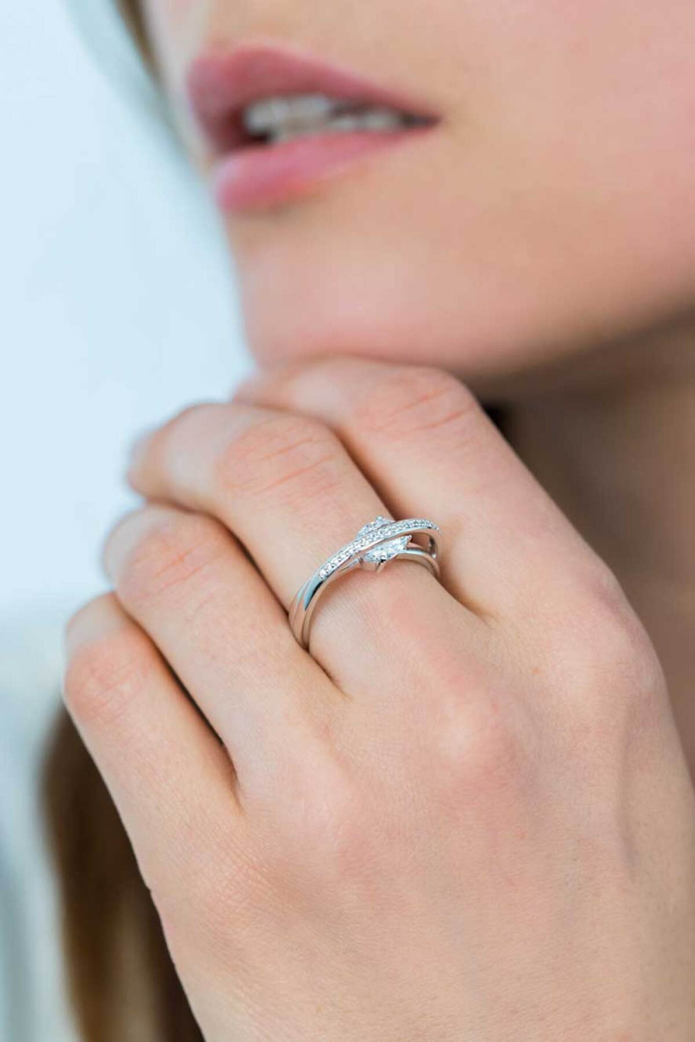 zinzi-zir2190-crossover-ring-zilver-gerhodineerd-kruisende-banen-zirkonia-6-mm-breedte