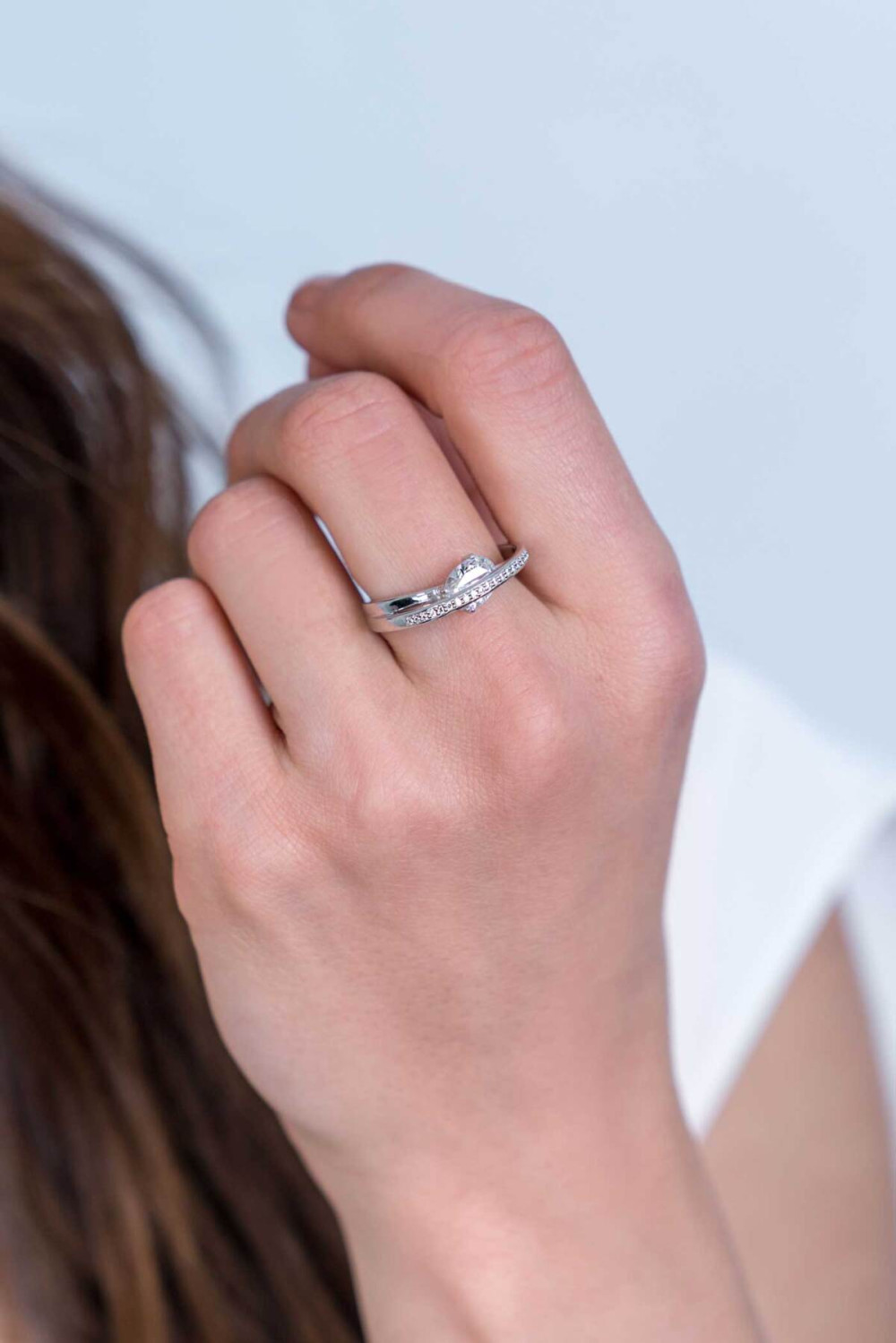 zinzi-zir2190-crossover-ring-zilver-gerhodineerd-kruisende-banen-zirkonia-6-mm-breedte