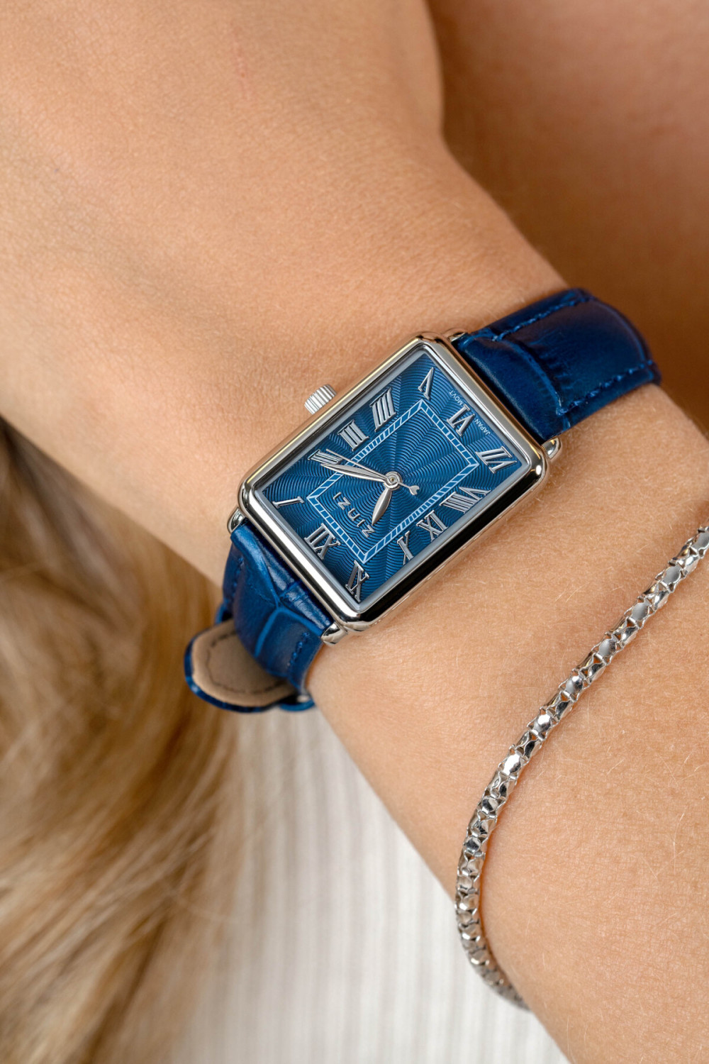zinzi-ziw1955b-horloge-zilverkleurig-staal-blauw-leren-band-krokodillenpatroon-o-28-mm