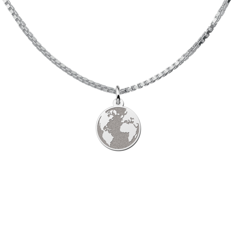 ronde-hanger-van-zilver-met-wereldkaart-hoogte-15-mm