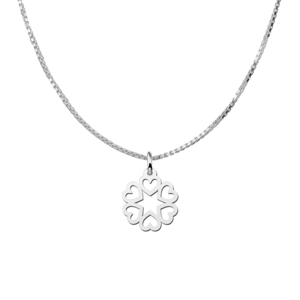 zilveren-hartjes-hanger-met-bloemachtig-patroon