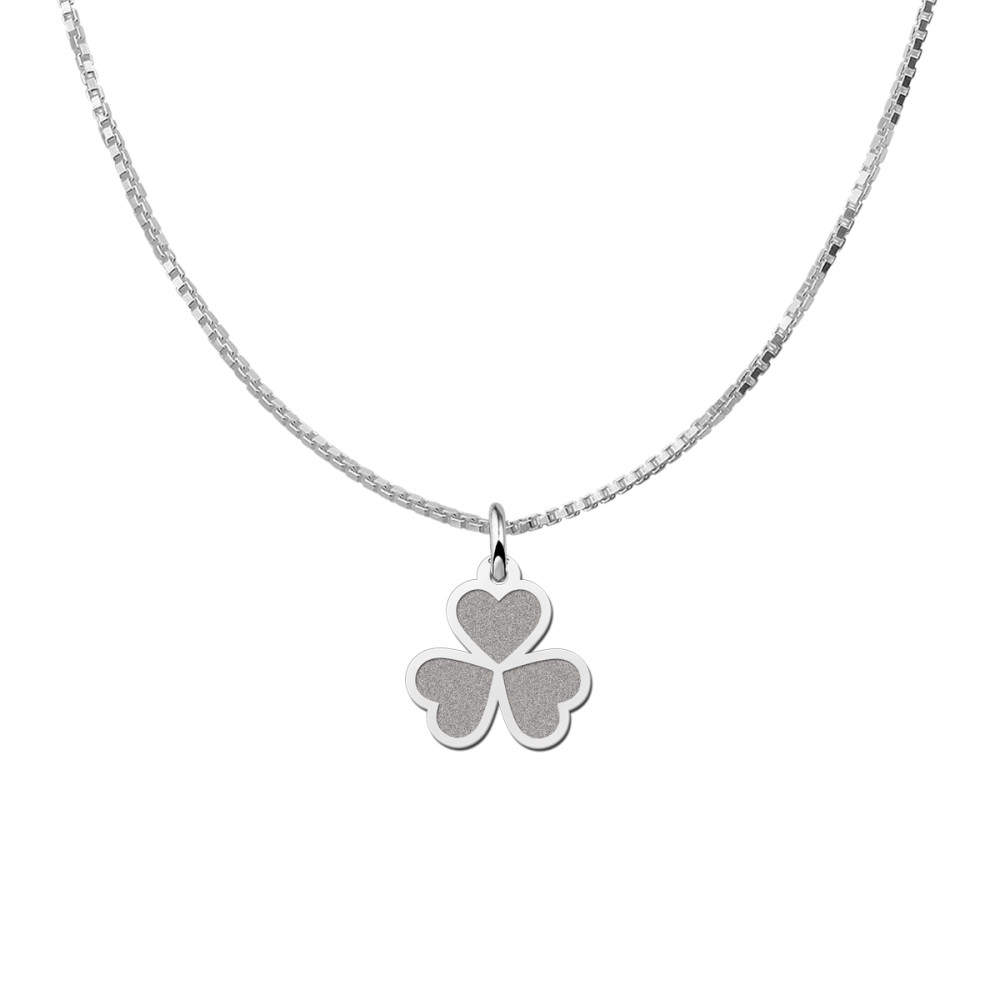 zilveren-klavertje-hanger-met-drie-met-hartjes-hoogte-16-mm