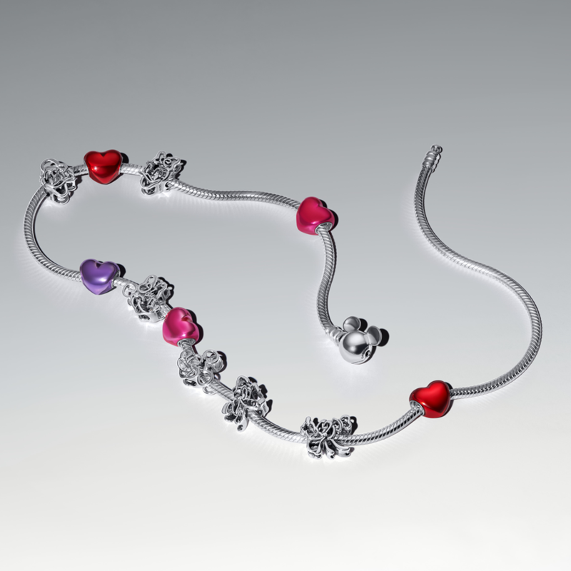 Pandora Disney 793910C00 – zilverkleurige charm van Daisy Duck in